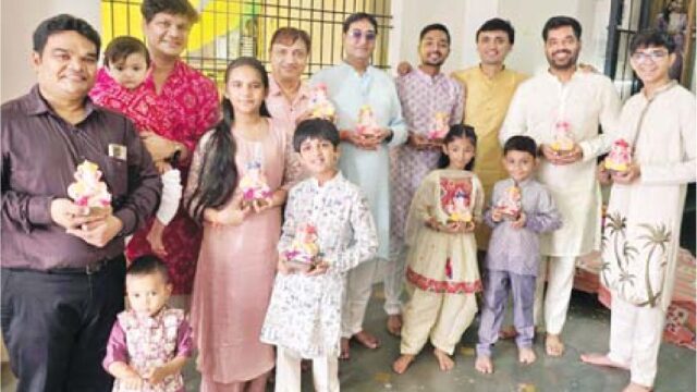 गोयल परिवार के बच्चे भी पहुंचे बप्पा को लेने