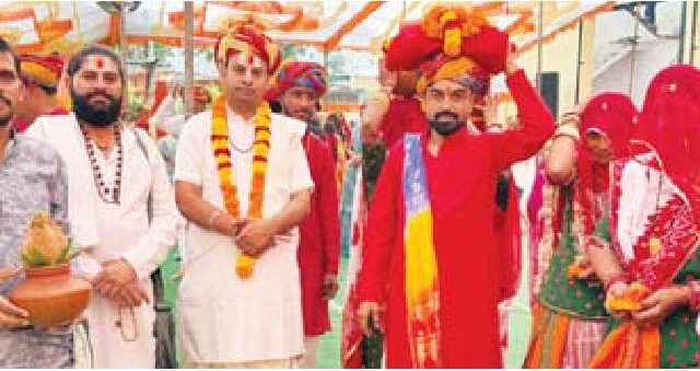 ग्रामीण क्षेत्र में कलश यात्रा और भागवत