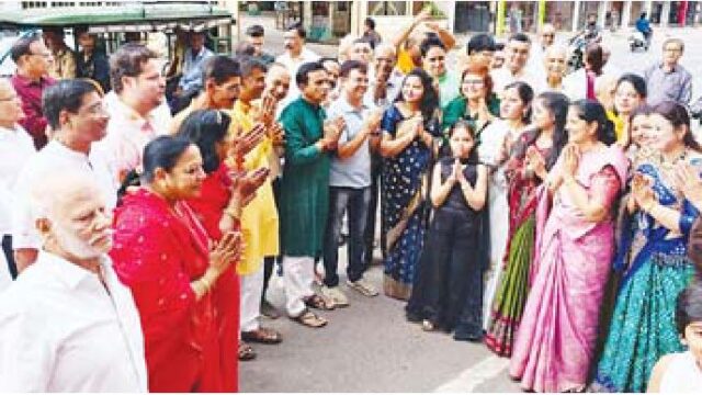 जैन मंदिरों में अभिषेक कलश के बाद हुई सामूहिक क्षमावाणी