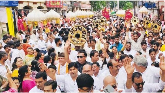 जैन श्रावकों का हुआ शोभायात्रा में सम्मान