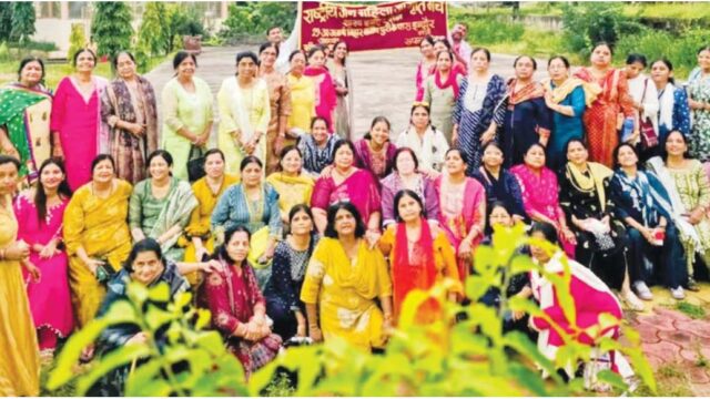 जैन महिलाओं ने की मांडव यात्रा