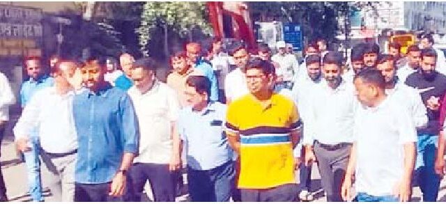 झांकी मार्ग देखने निकले अधिकारी तो गड्ढेदार थी सडकें