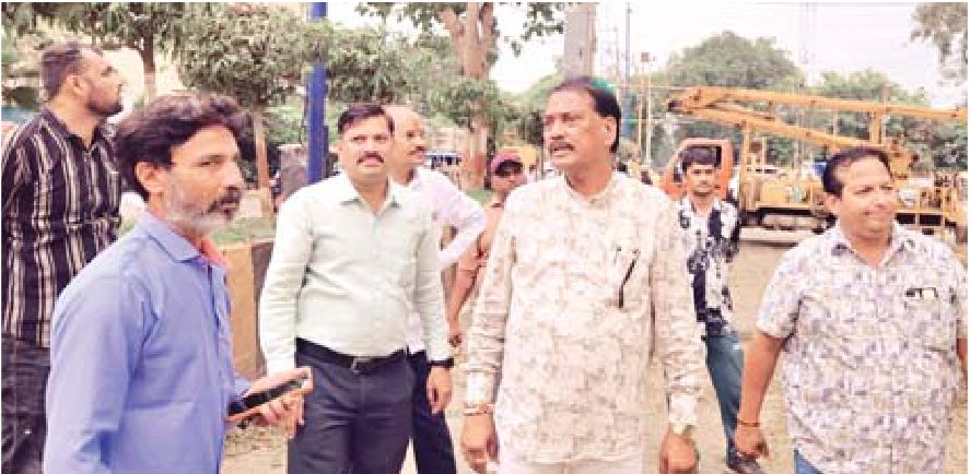 झांकी मार्ग पर कार्यकारी महापौर भी निकले