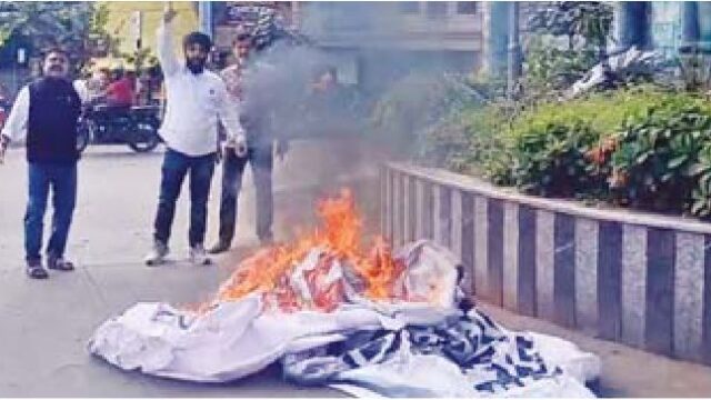 ‘झूठ की गूंज’ में लगाई आग एफआईआर की मांग