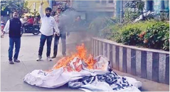 ‘झूठ की गूंज’ में लगाई आग एफआईआर की मांग