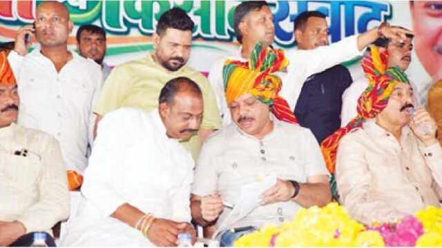 कई लोगों ने थामा कांग्रेस का हाथ