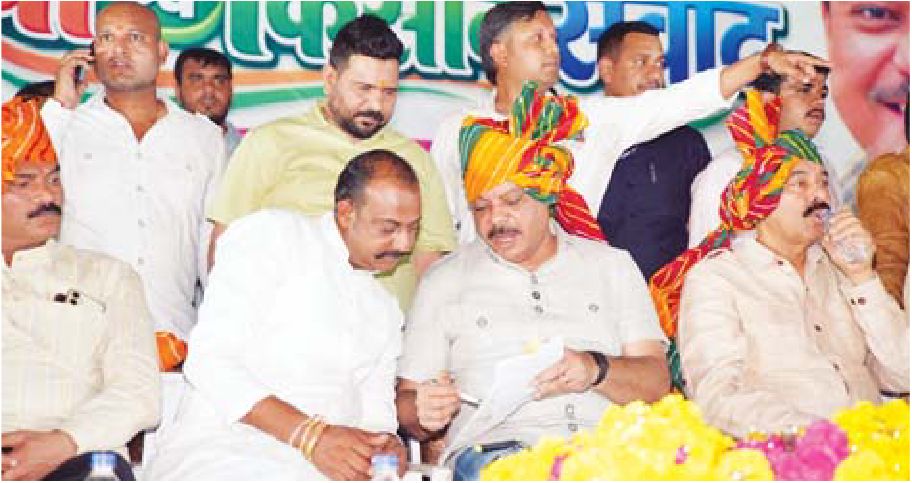 कई लोगों ने थामा कांग्रेस का हाथ