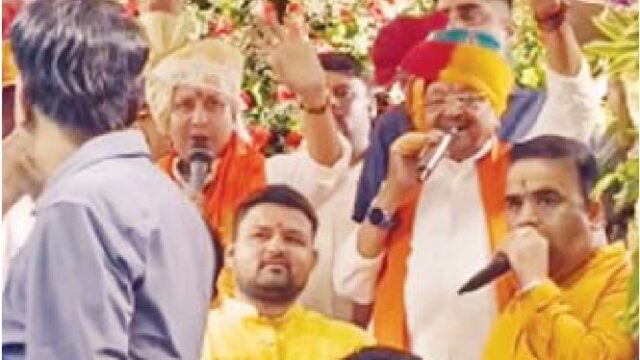 कैलाश ने किया अभिवादन, तो सज्जन ने बताया यार
