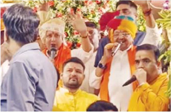 कैलाश ने किया अभिवादन, तो सज्जन ने बताया यार