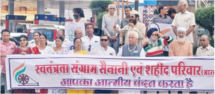 कांग्रेसी रहे जयंती पर माल्यार्पण करने में मौजूद