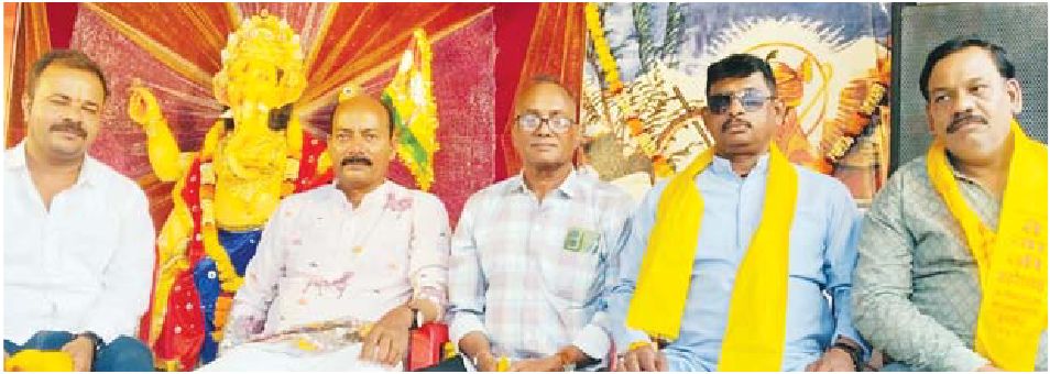 कांग्रेसी पहुंचे श्रद्धालुओं के बीच