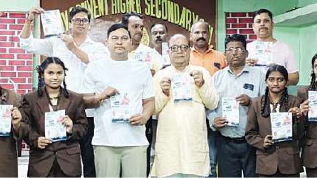 कांग्रेसियों ने कोचिंग क्लास और स्कूल पहुंचकर रजिस्ट्रेशन सिस्टम समझाया