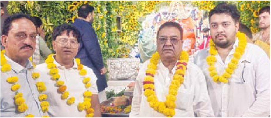 खजराना बप्पा की शरण में पहुंचे कांग्रेसी