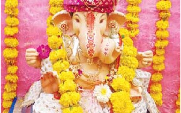 खजूरी बाजार में बप्पा की आराधना