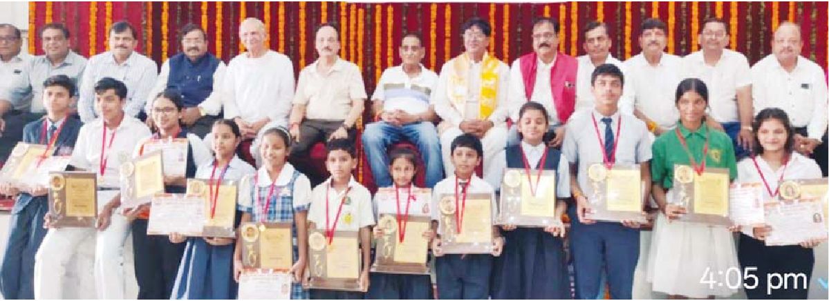 मेधावी छात्र-छात्राएं अग्रसेन अवार्ड से सम्मानित