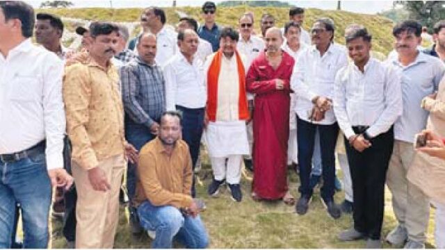 मंत्री की मौजूदगी में हुआ पौधारोपण