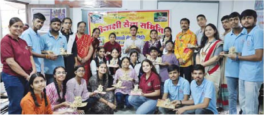 मूकबधिर विद्यार्थियों के लिए बनाए मिट्टी से गणेशजी