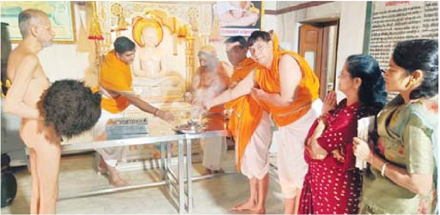 मुनि के सानिध्य में धूप खेई