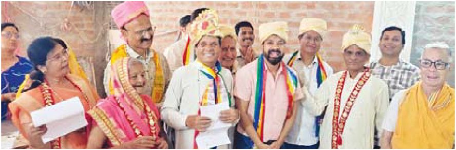 नाना-मामा मंडल सम्मेद शिखरजी के लिए रवाना