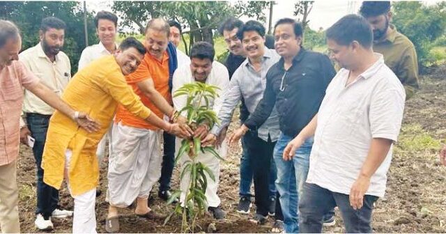 नर्मदा-शिप्रा संगम केवड़ेश्वर पर पौधारोपण