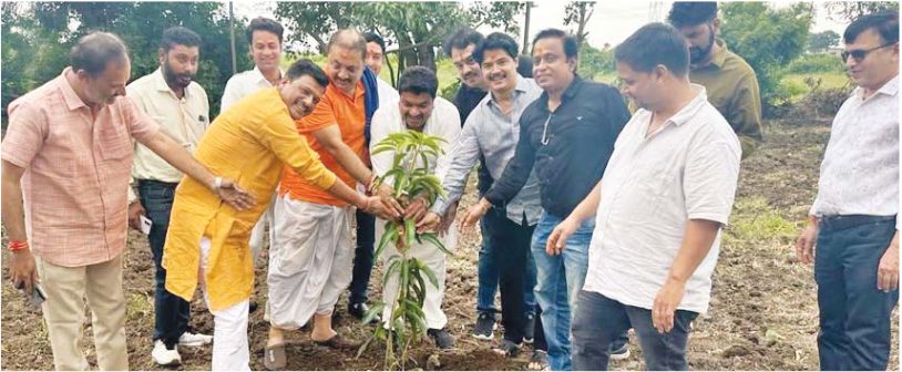 नर्मदा-शिप्रा संगम केवड़ेश्वर पर पौधारोपण
