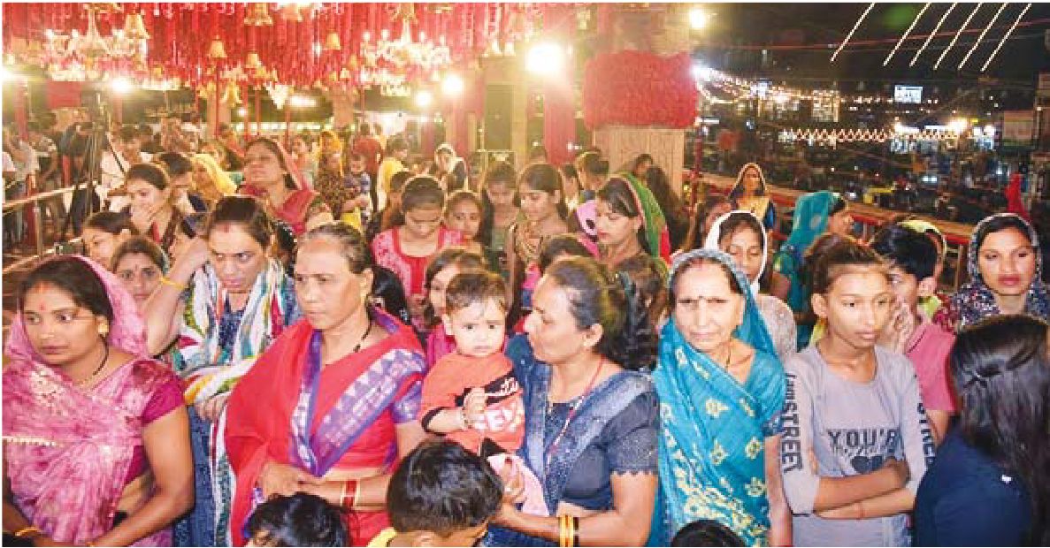 निर्जला क्रत होने के बाद भी महिलाओं ने दिखाई भक्ति नृत्य में श्रद्धा