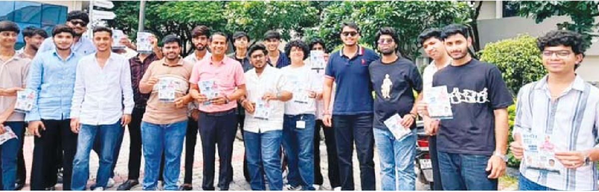 पटेल की टीम युवा और विद्यार्थियों के साथ कर रही है जनसम्पर्क