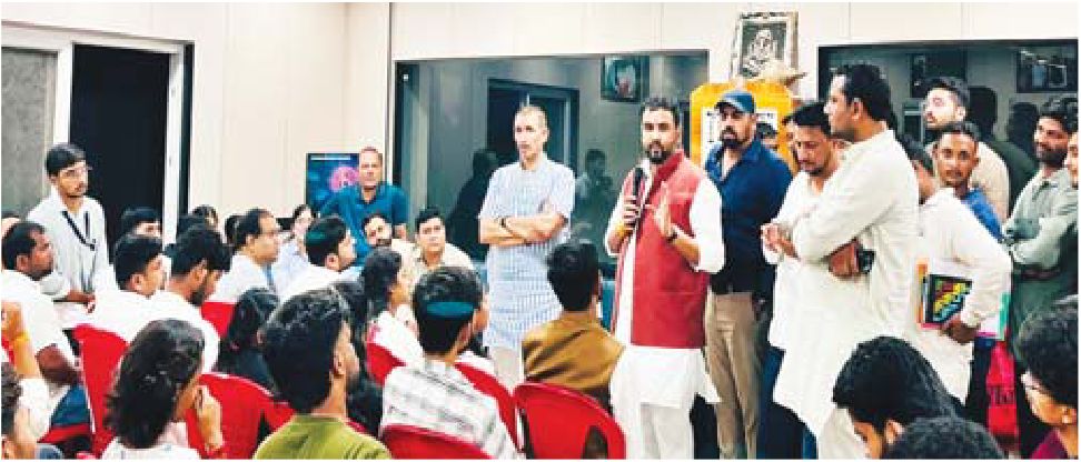 पटवारी के निवास पर बैठक के दौर