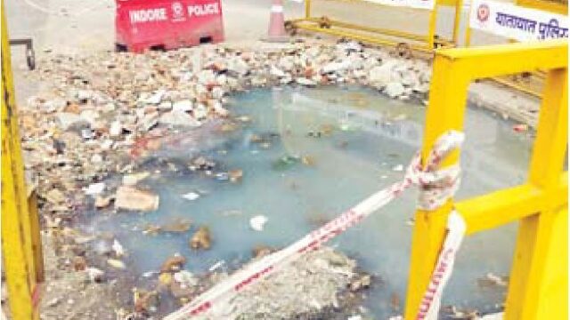 पिछले डेढ़-दो माह से गड्ढा खोदकर भूले जिम्मेदार