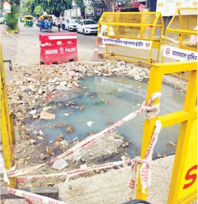 पिछले डेढ़-दो माह से गड्ढा खोदकर भूले जिम्मेदार