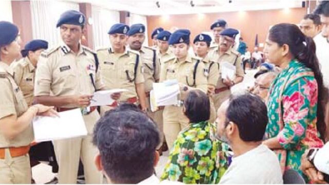 पुलिस जनसुनवाई में 96 आवेदन