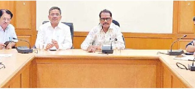 प्रभारी महापौर ने ली बैठक, मास्टर प्लान की सड़कों को भी देखकर दिए निर्देश