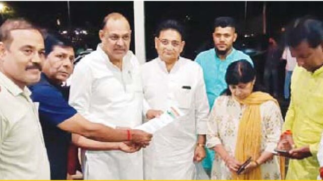 राहुल गांधी से नहीं मिलवाया तो गाड़ी के आगे लेट जाएंगे, मुलाकात जरूर करेंगे