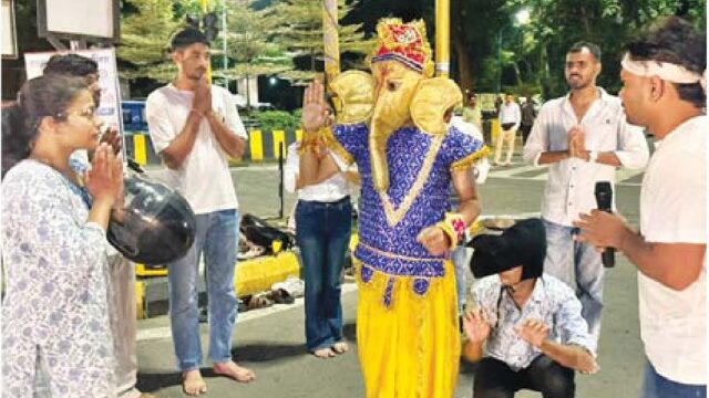 सड़क सुरक्षा का संदेश गणेशजी के माध्यम से