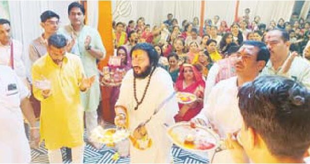 सालासर बालाजी स्वरूप में सजे गणेश