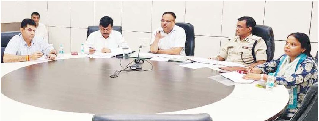 सम्भागायुक्त ने ली टास्क फोर्स समिति की बैठक