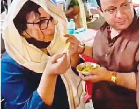 सराफा की चाट चौपाटी पर पहुंची अभिनेत्री दिव्या दत्ता