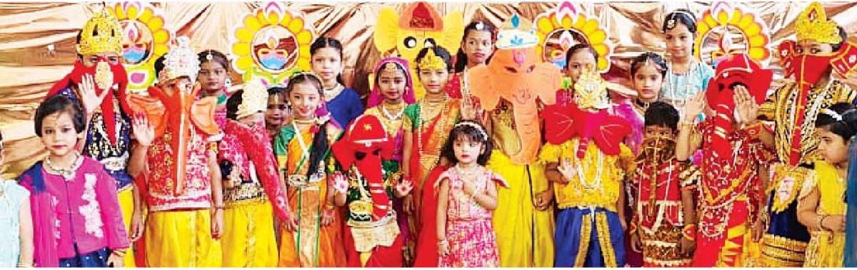 सर्वोदय स्कूल के विद्यार्थी बने गणेशजी और रिद्धि-सिद्धि माता