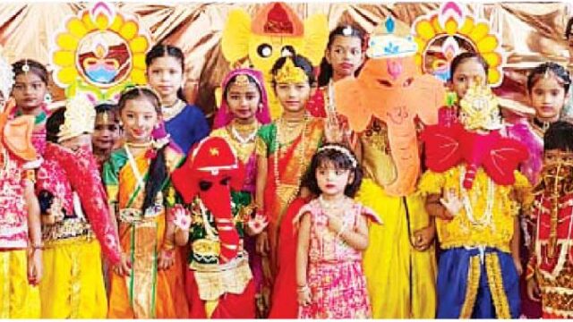 सर्वोदय स्कूल के विद्यार्थी बने गणेशजी और रिद्धि-सिद्धि माता