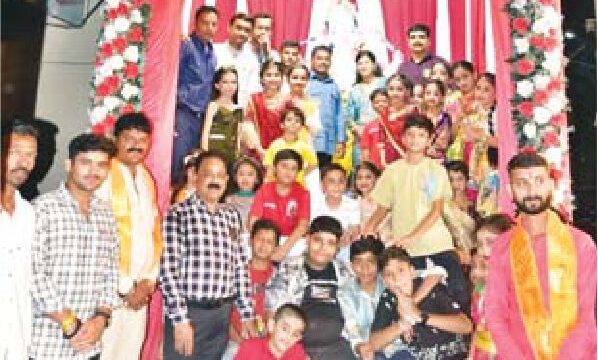 सिद्धि विनायक मंडल से जुड़े हैं श्रद्धालु
