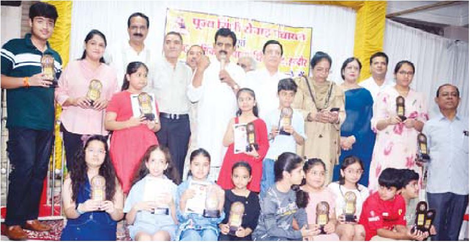 सिंधी समाज के मेधावी छात्रों का सम्मान