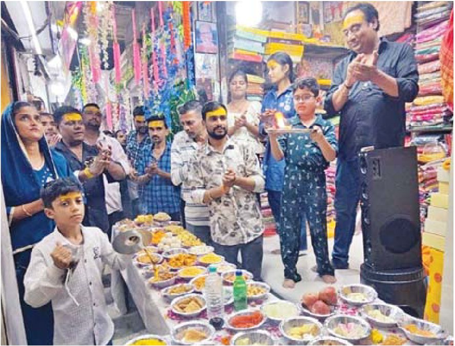 सीतलामाता बाजार में बप्पा की हो रही है आरती