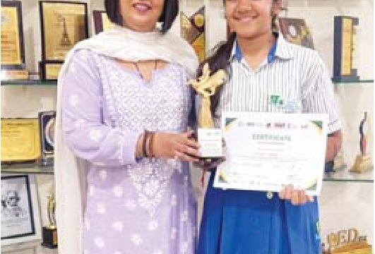 छात्रा आंशी का राष्ट्रीय पिकलबॉल प्रतियोगिता में चयन