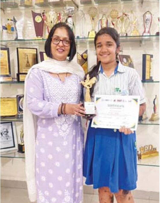 छात्रा आंशी का राष्ट्रीय पिकलबॉल प्रतियोगिता में चयन