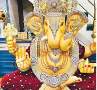 सुदामा नगर के राजा को कुंदन और डायमंड से सजाया