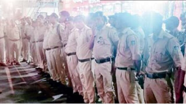 तैनात हुआ पुलिसबल