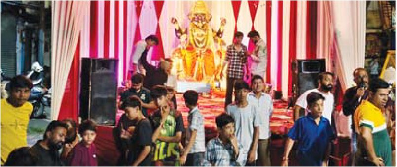 एक तरफ गणेशजी का पूजन, दूसरी तरफ प्रतियोगिताएं