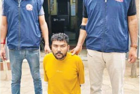 टीसीएस कंपनी के पास घेराबंदी कर पकड़ा,सीट कवर में छिपा रखी थी ड्रग्स