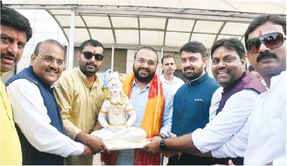 युवा भाजपाई पहुंचे अपने राष्ट्रीय अध्यक्ष का स्वागत करने