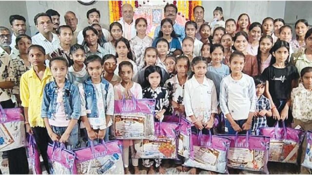 101 कन्याओं का पाद पूजन और पुरस्कार